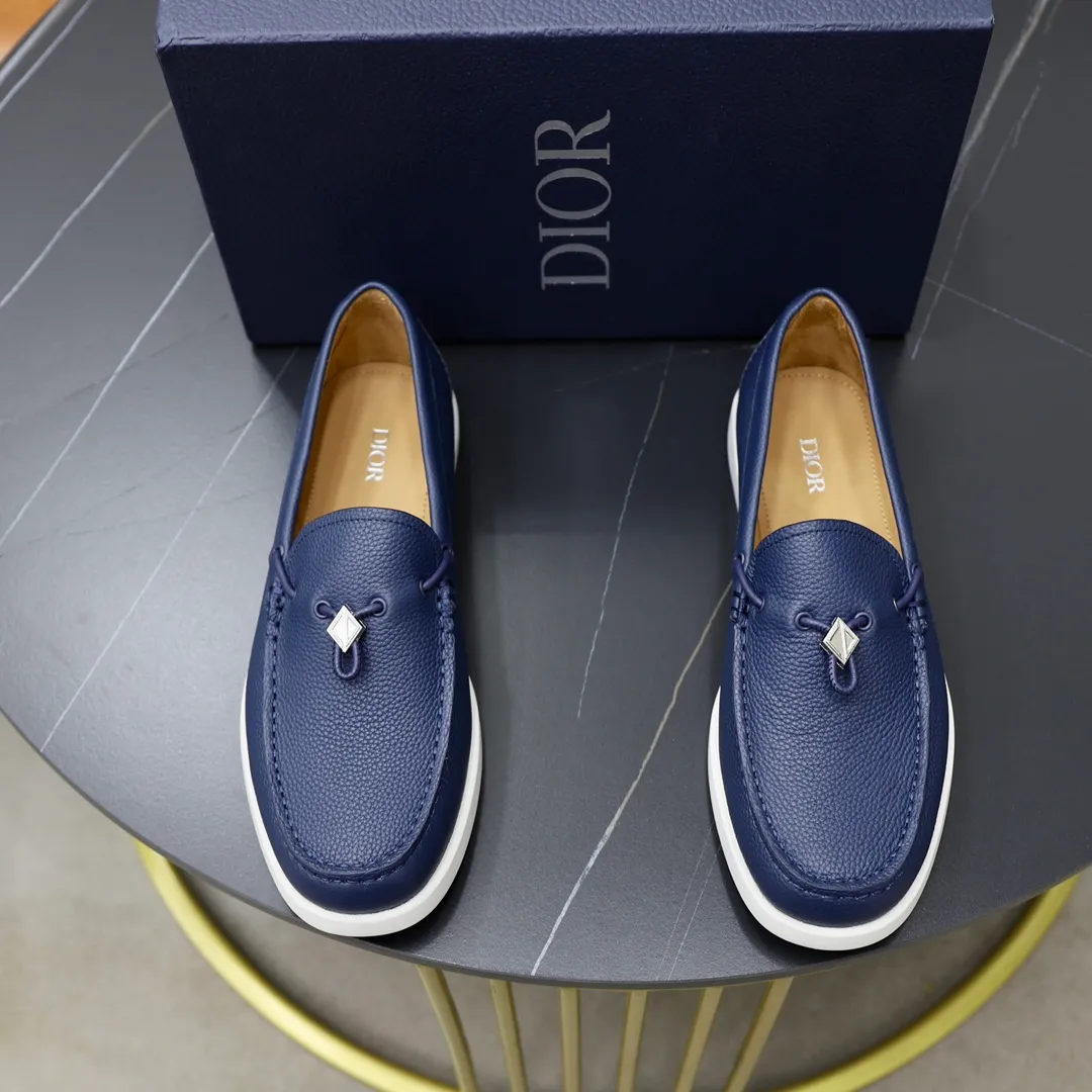 Ex-factory price: 540🙅‍♂️🙅‍♂️🙅‍♂️ Brand: Dior DIOR Standard code: Men's code 38/44 (45 can be customized) Grade: Same as the official website Material: Original cowhide stitching, cowhide lining, original TPU wear-resistant soft outsole Style categories: Leisure and sports version, footwear for driving, young fashion, European and American trends, British style Color: actual picture color